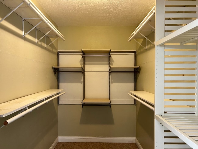 Building Photo - 346 Delia Dr