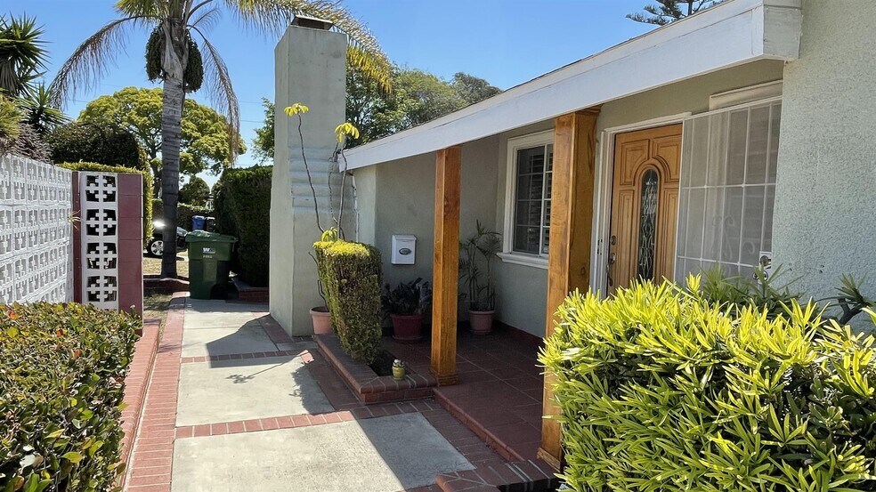 Building Photo - 5138 W 141st St