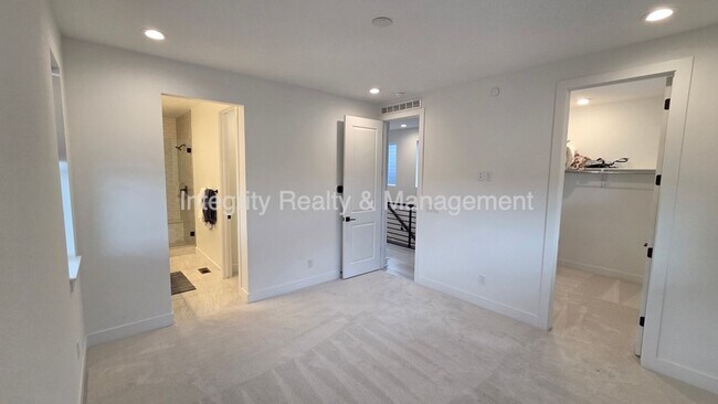 Building Photo - 11014 E Hinsdale Cir