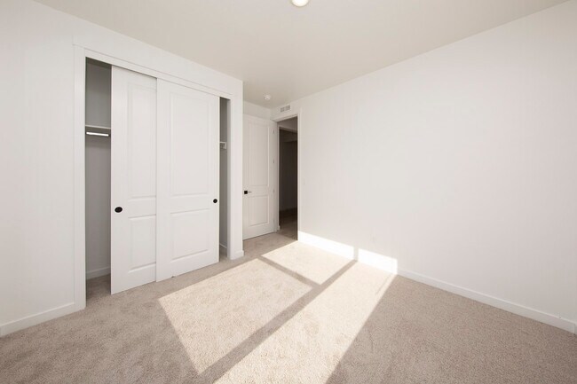 Building Photo - 2699 N Lithodora Ave