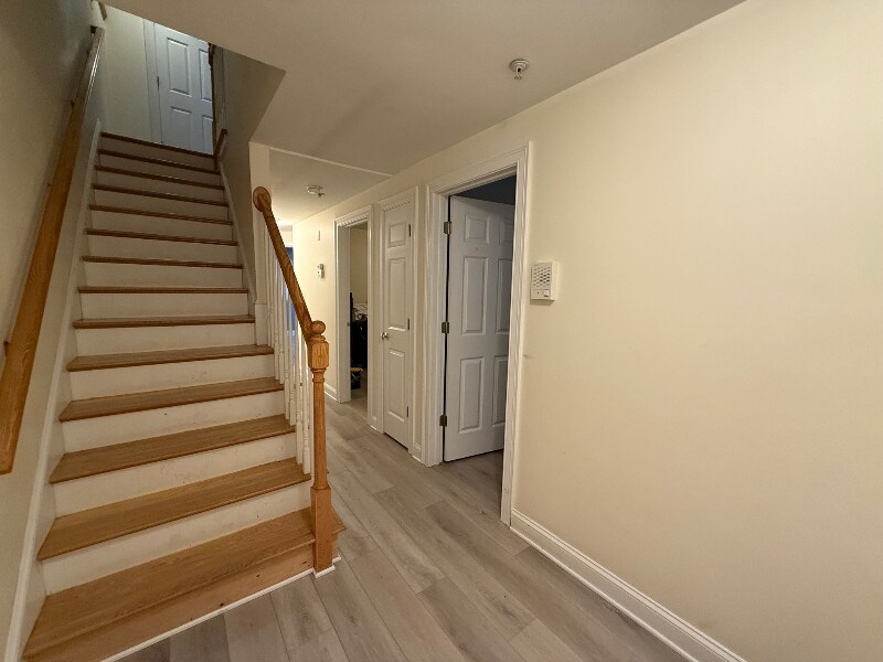 Building Photo - 33 Grantley St