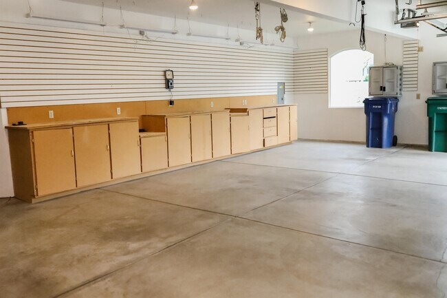 Building Photo - 503 S Shelley Lake Ln