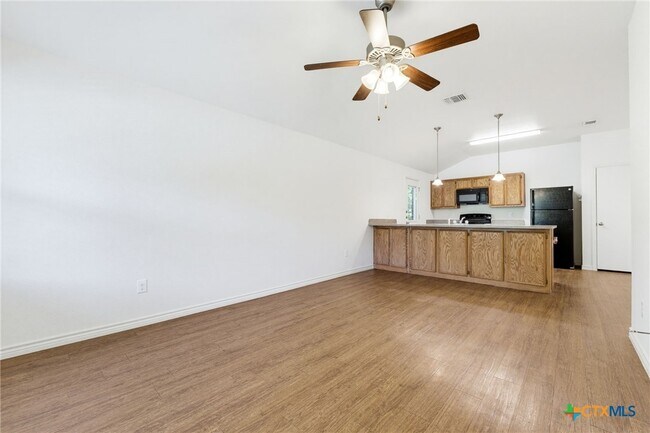 Building Photo - 913 Ashwood Dr
