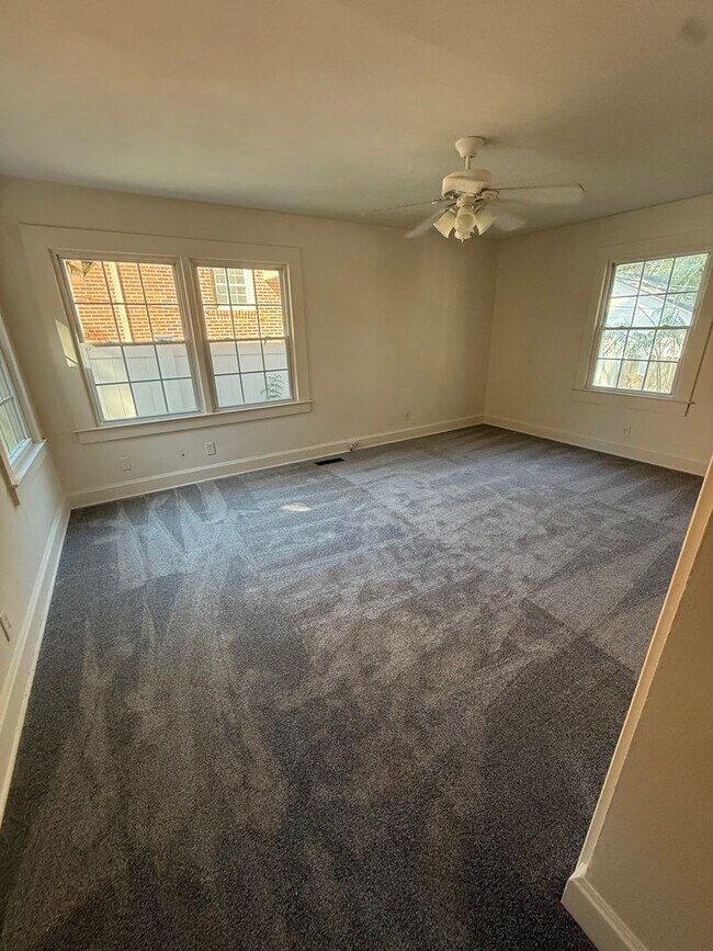 Building Photo - 0011