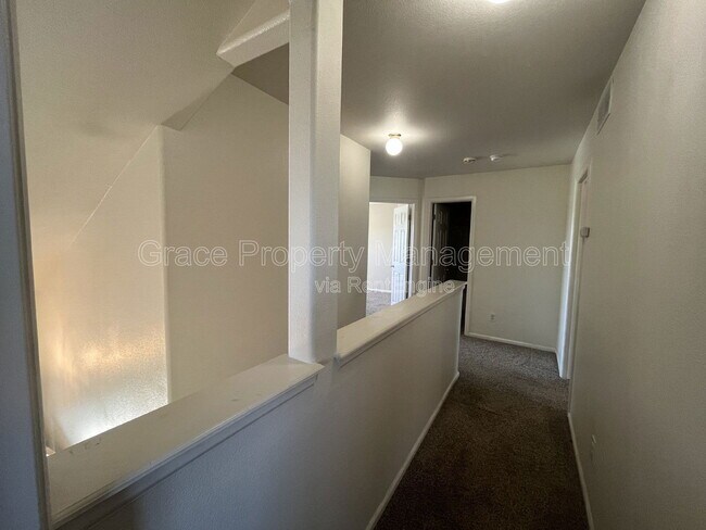 Building Photo - 5337 S Killarney St