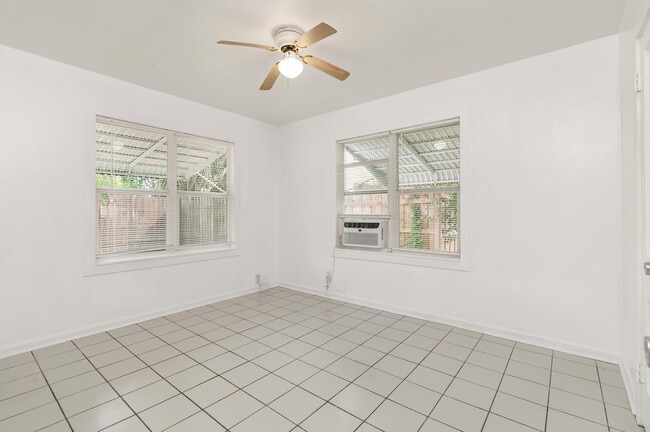 Building Photo - 429 49th St