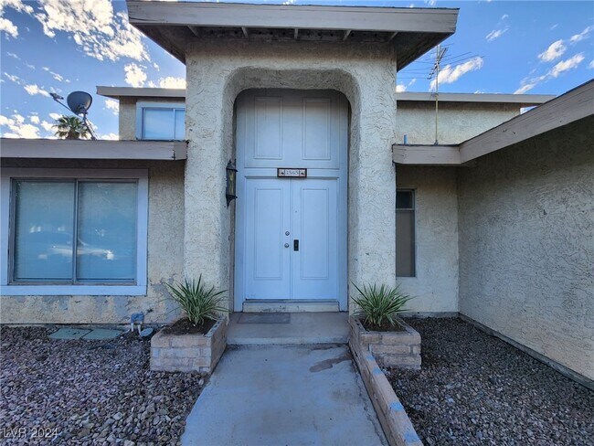 Building Photo - 3565 S Calmosa St