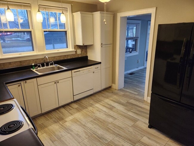 Building Photo - SHORT TERM Single Family 5 BR House in Harrisonburg Available NOW