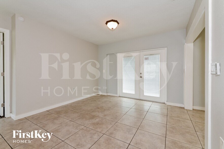 Building Photo - 3806 Southern Pkwy W