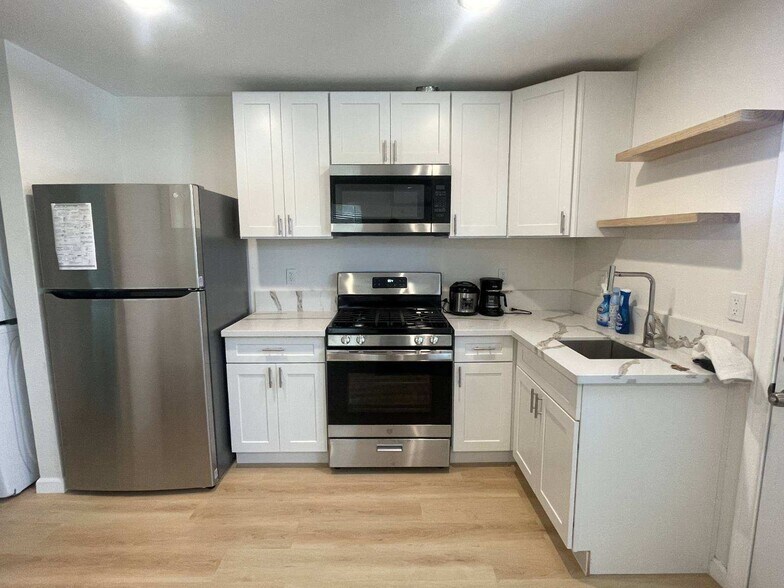 Building Photo - 1354 W 36th Pl