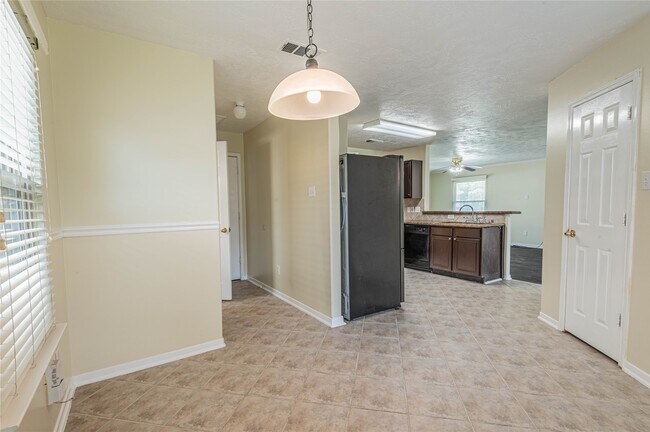 Building Photo - 6630 Bluebottle Ln