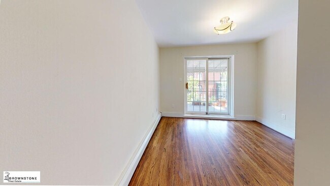 Building Photo - 578 Henry St