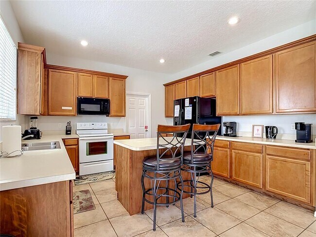 Building Photo - 228 Cassia Dr