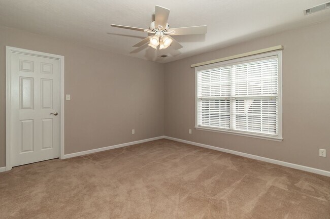 Building Photo - Private, 5 bedroom, 3.5 bath, Evans home-overlooking the woods!