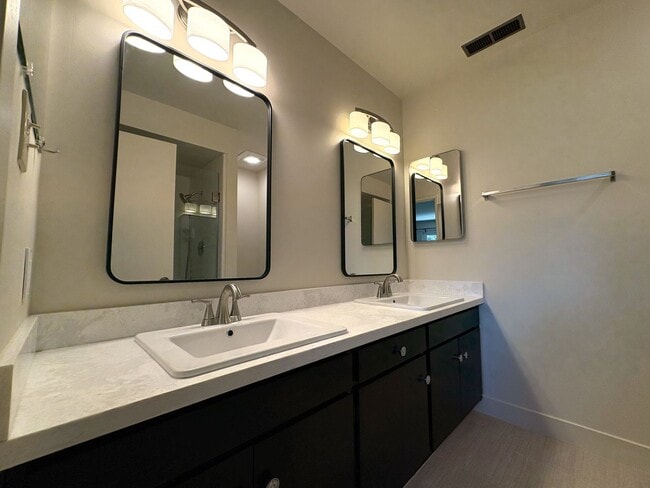 Building Photo - Charming Palo Alto Home with Beautiful Lan...