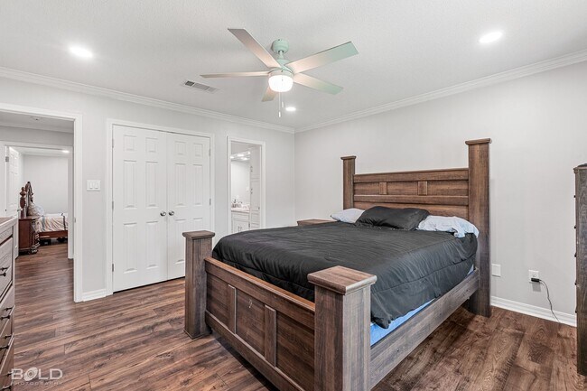 Building Photo - 4 Bedroom 3.5 bath in Greenacres