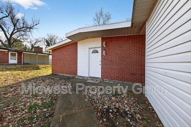 Building Photo - 8310 Sagewood Ln