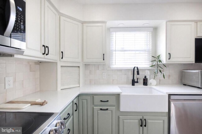 Building Photo - 708 Kings Croft Dr