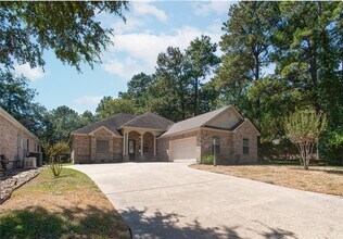Building Photo - Golf Course Community