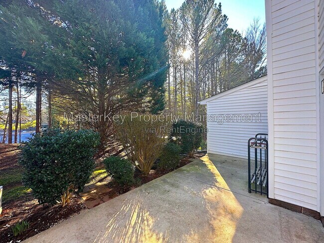 Building Photo - 114 Pointe Crest Ct