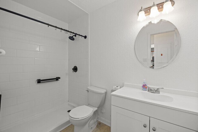 Building Photo - 5013 Thatcher Way