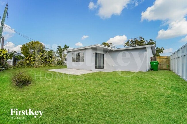 Building Photo - 2419 NW 87th Ln