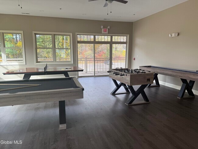 Building Photo - 48 Bavarian Wy