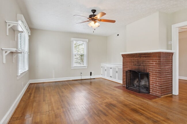 Building Photo - 3307 Kenmore Dr