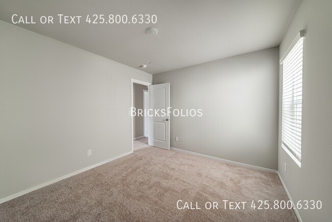 Building Photo - Comfortable Living in a Peaceful Bremerton...