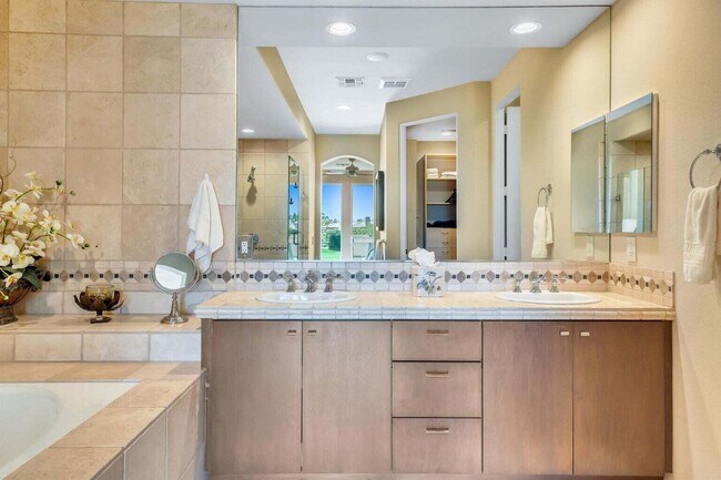 Building Photo - 48470 Casita Dr