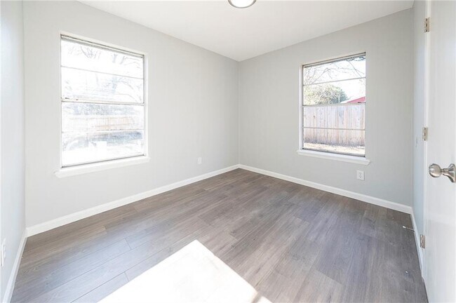Building Photo - 4900 Hawk Cove
