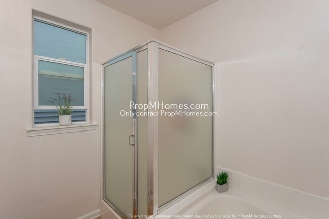 Building Photo - Four Bedroom Home with Amazing Views in Bull Mountain!