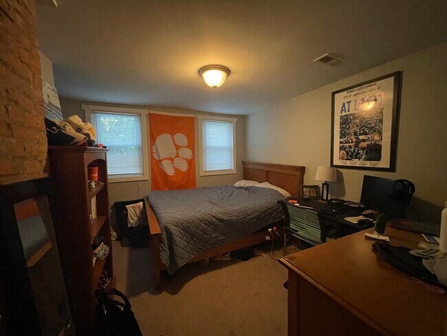 Building Photo - 238 Green St