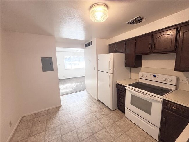 Building Photo - 258 N 400 W St