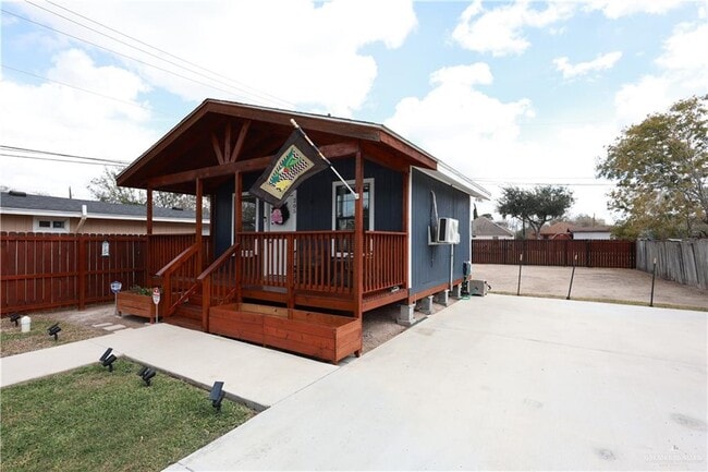 Building Photo - 6 Guerra Ave