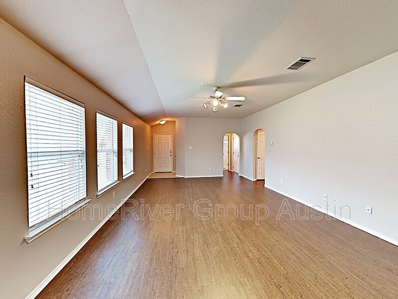 Building Photo - 119 Dove Song Dr