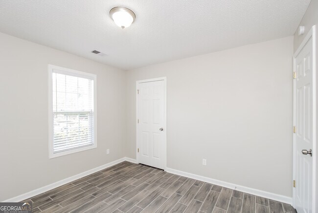 Building Photo - 66 Olde Town Way