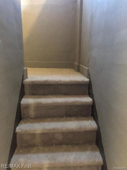 Building Photo - 13934 Montrose St