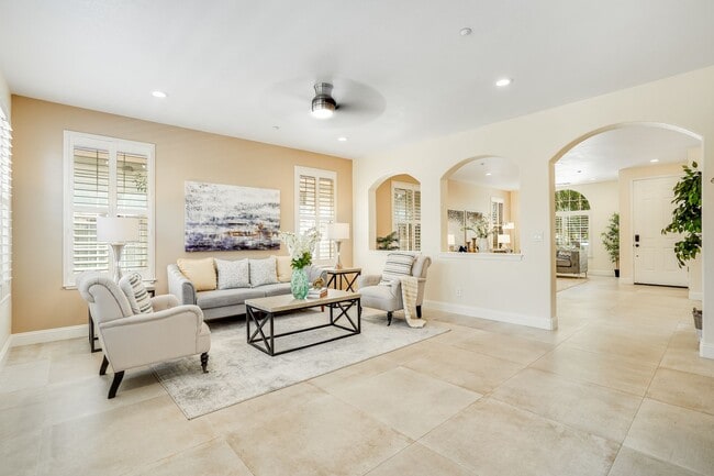 Building Photo - Comfortable and nicely upgraded home for r...