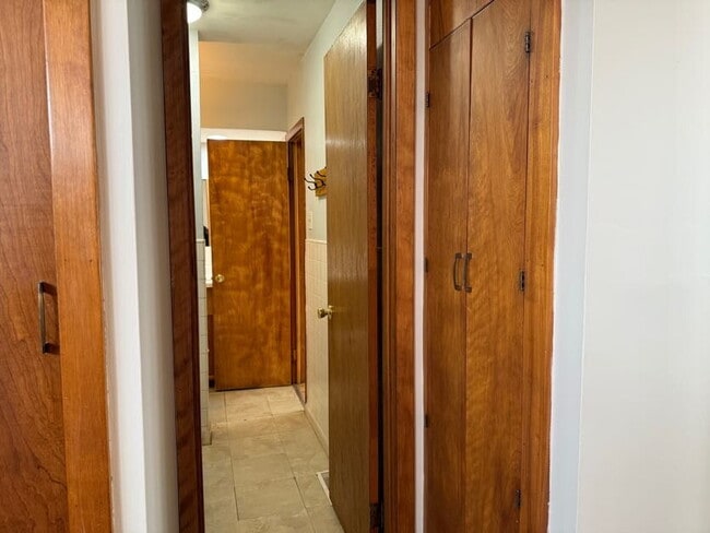 Building Photo - 57 N Terrace