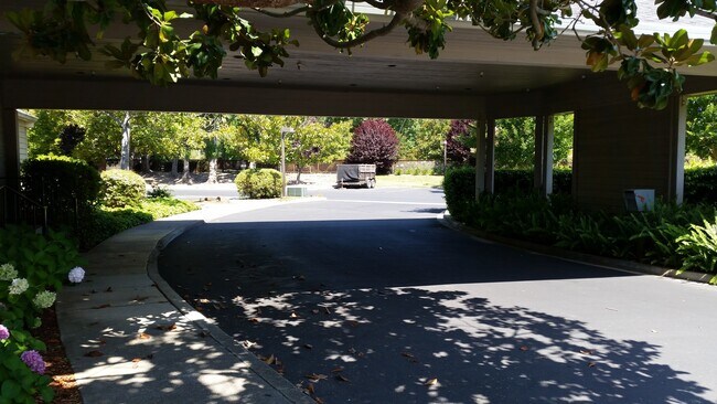 Building Photo - Highly Desirable Valley Club Circle Condo – Gated Napa Living