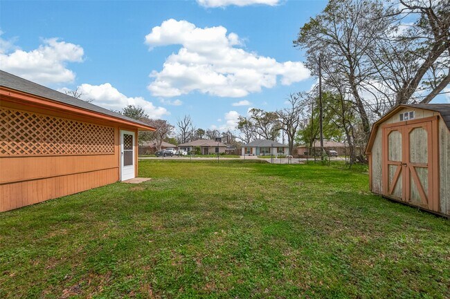 Building Photo - 2619 Homer St