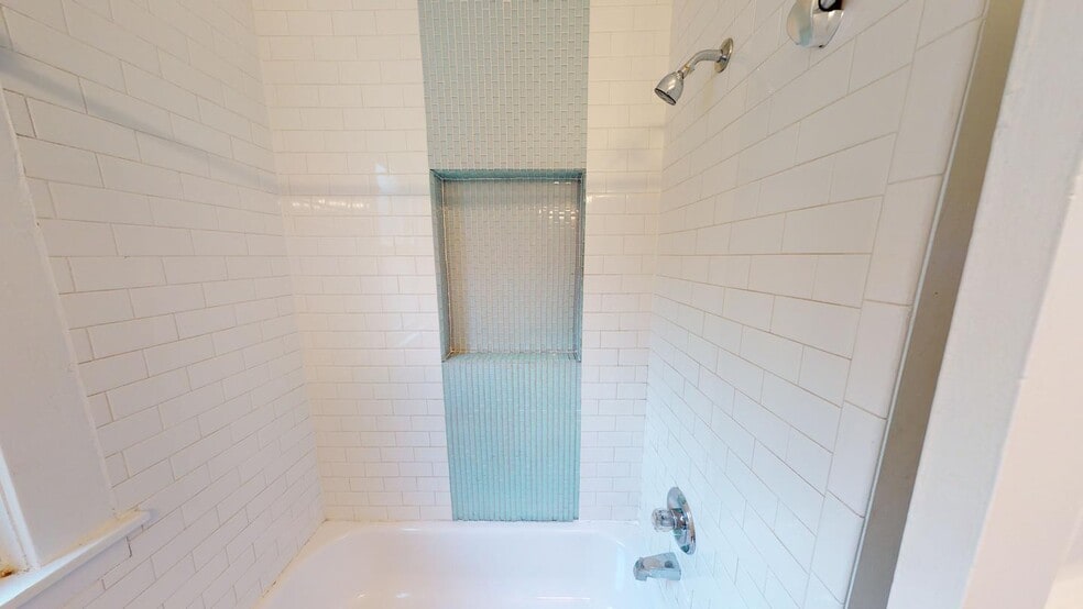 Building Photo - Recently updated Jefferson Park home with fenced backyard