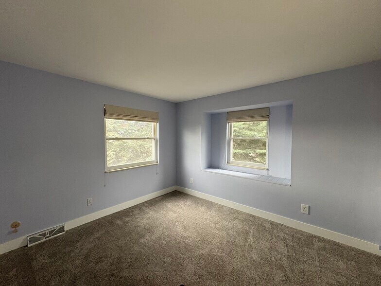 Building Photo - 5565 S Lansing Ct