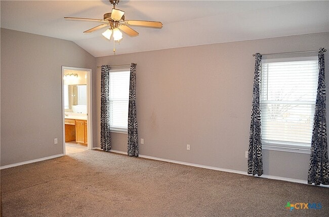 Building Photo - 423 Reservation Dr