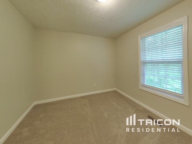 Building Photo - 547 Nottingham Dr