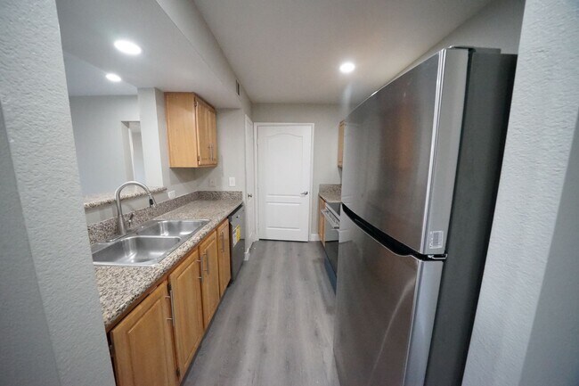 Building Photo - SHOWINGS AVAILABLE NOW