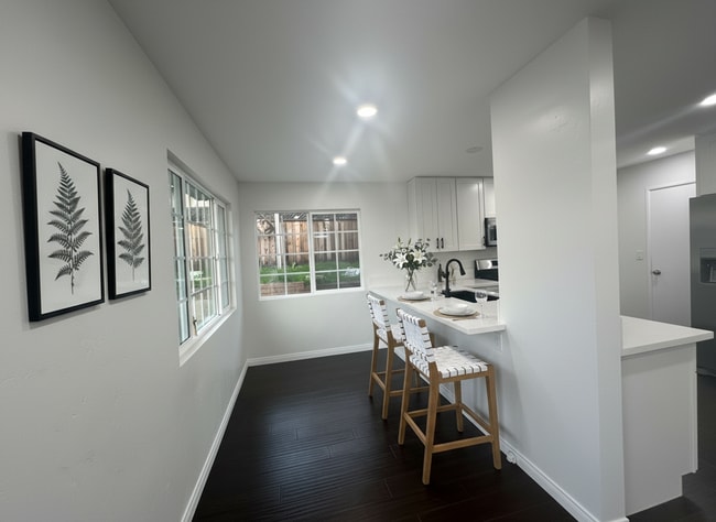 Building Photo - Beautifully Renovated 3-Bed, 2-Bath Home with Pool in Prime Location