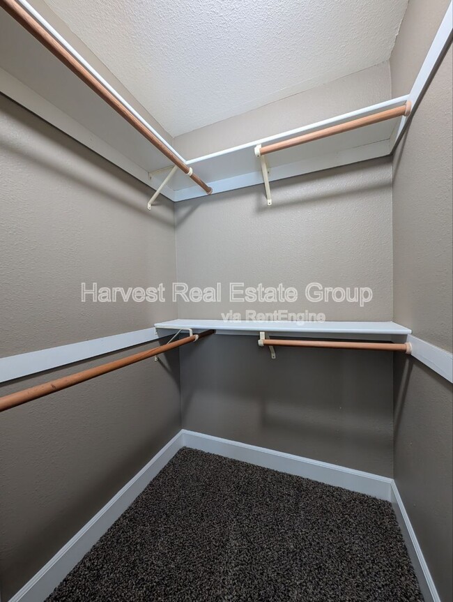 Building Photo - 318 Blossom Way