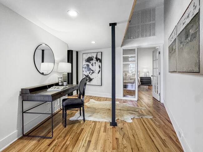Building Photo - 407 N Elizabeth St
